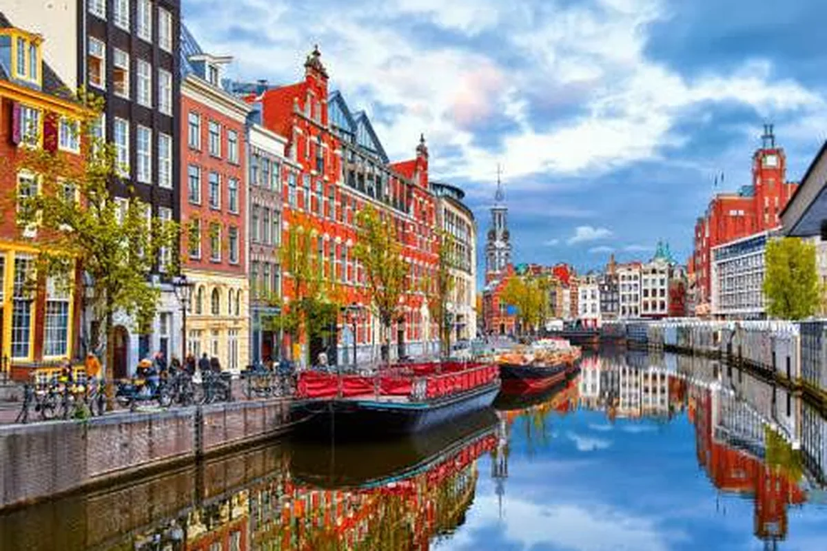 Amsterdam Travel Guide